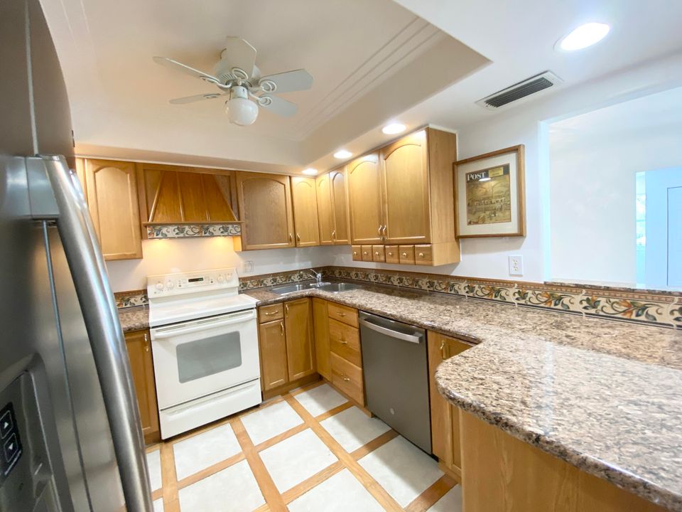 For Sale: $359,000 (2 beds, 2 baths, 1176 Square Feet)