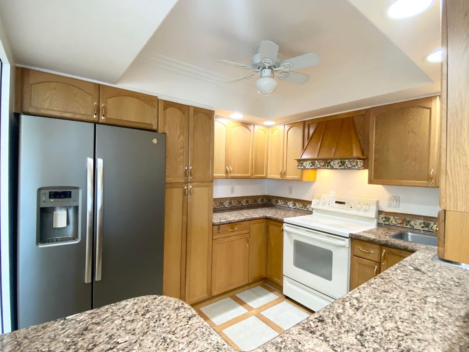 For Sale: $359,000 (2 beds, 2 baths, 1176 Square Feet)