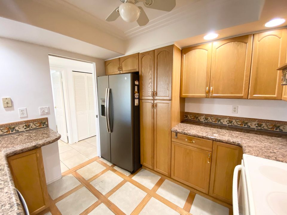 For Sale: $359,000 (2 beds, 2 baths, 1176 Square Feet)