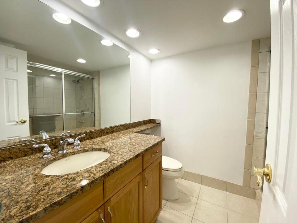 For Sale: $359,000 (2 beds, 2 baths, 1176 Square Feet)