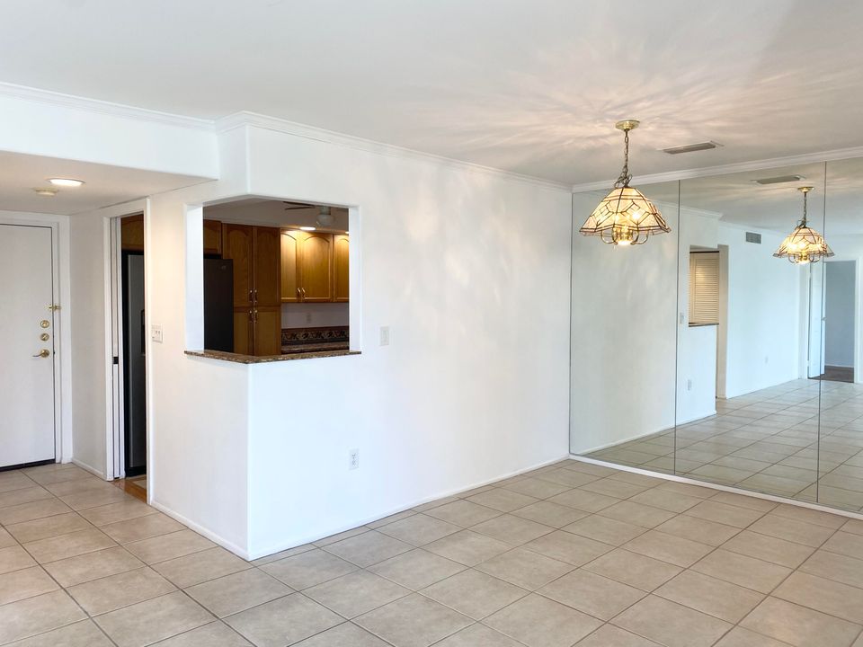 For Sale: $359,000 (2 beds, 2 baths, 1176 Square Feet)