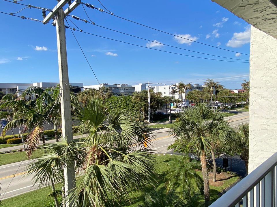 For Sale: $359,000 (2 beds, 2 baths, 1176 Square Feet)