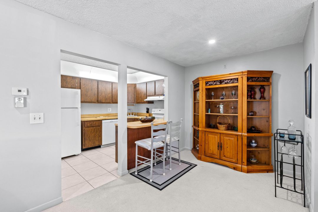 Под контрактом: $115,000 (2 спален, 2 ванн, 924 Квадратных фут)