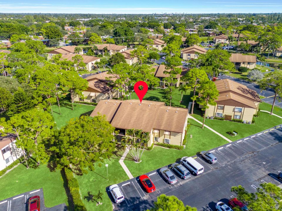 Под контрактом: $115,000 (2 спален, 2 ванн, 924 Квадратных фут)