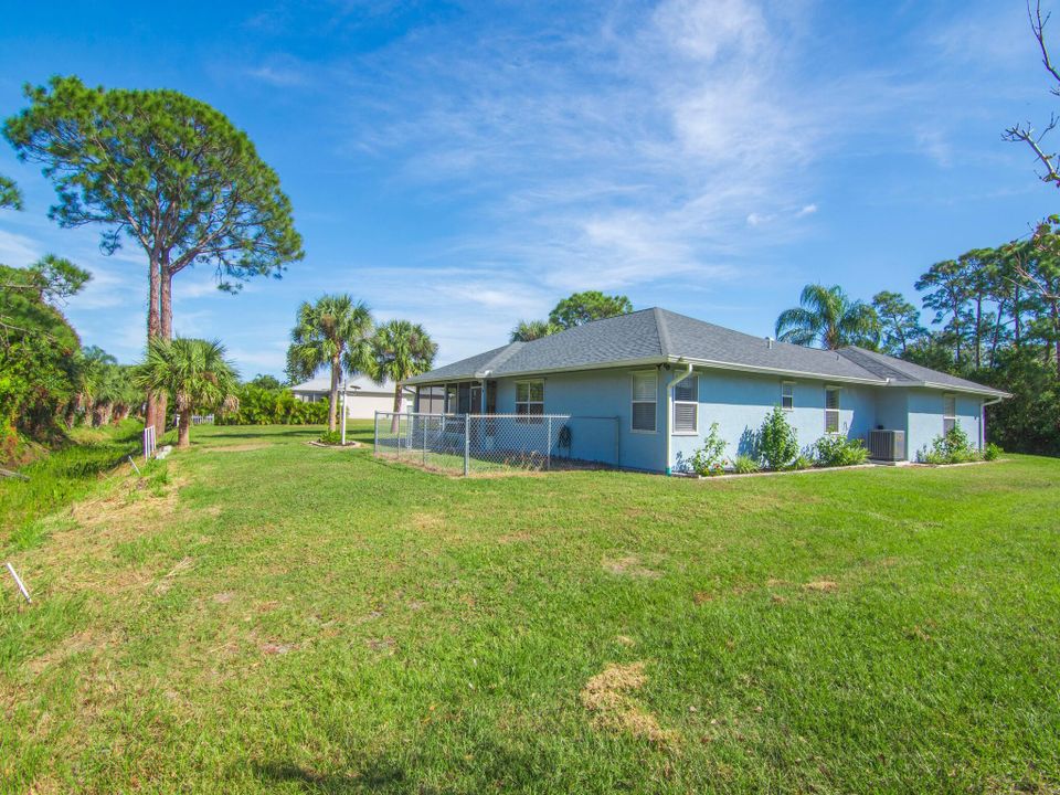 For Sale: $379,900 (3 beds, 2 baths, 1651 Square Feet)