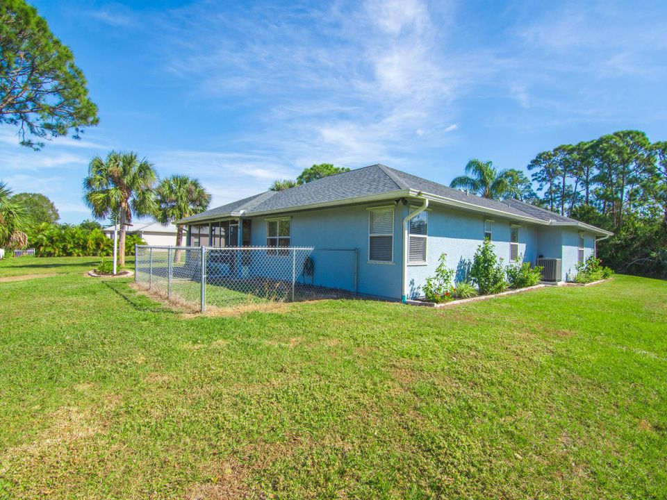 For Sale: $379,900 (3 beds, 2 baths, 1651 Square Feet)