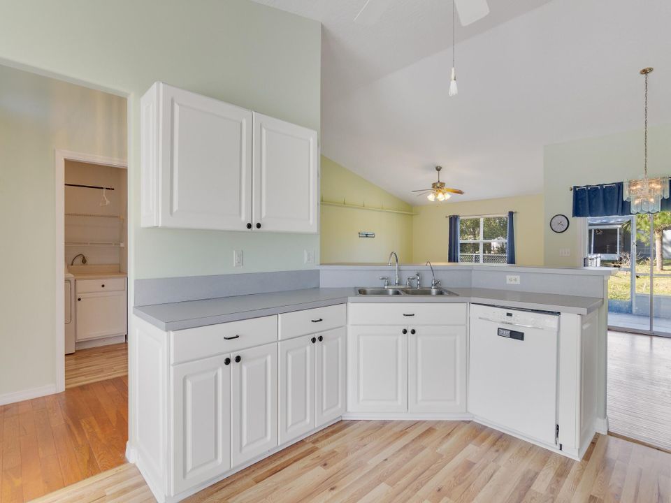 For Sale: $379,900 (3 beds, 2 baths, 1651 Square Feet)