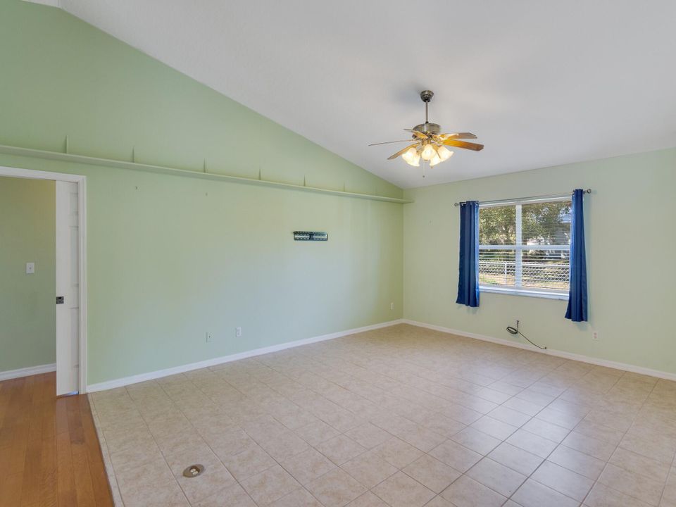 For Sale: $379,900 (3 beds, 2 baths, 1651 Square Feet)