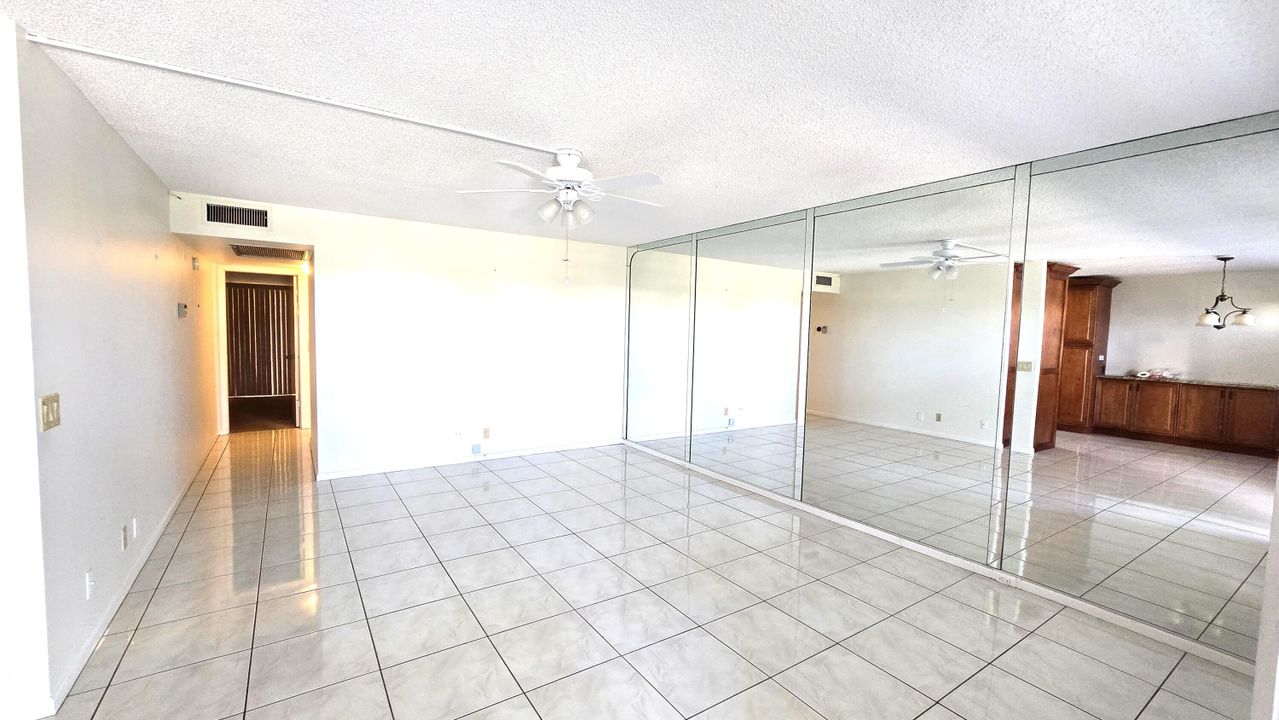 For Sale: $250,000 (2 beds, 2 baths, 1032 Square Feet)