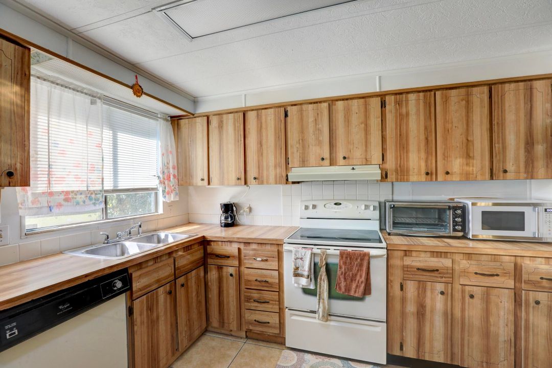 For Sale: $129,900 (3 beds, 2 baths, 1426 Square Feet)