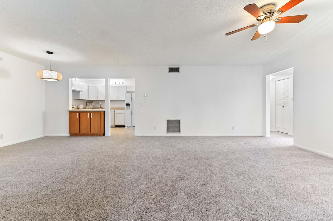 For Sale: $189,000 (2 beds, 2 baths, 924 Square Feet)