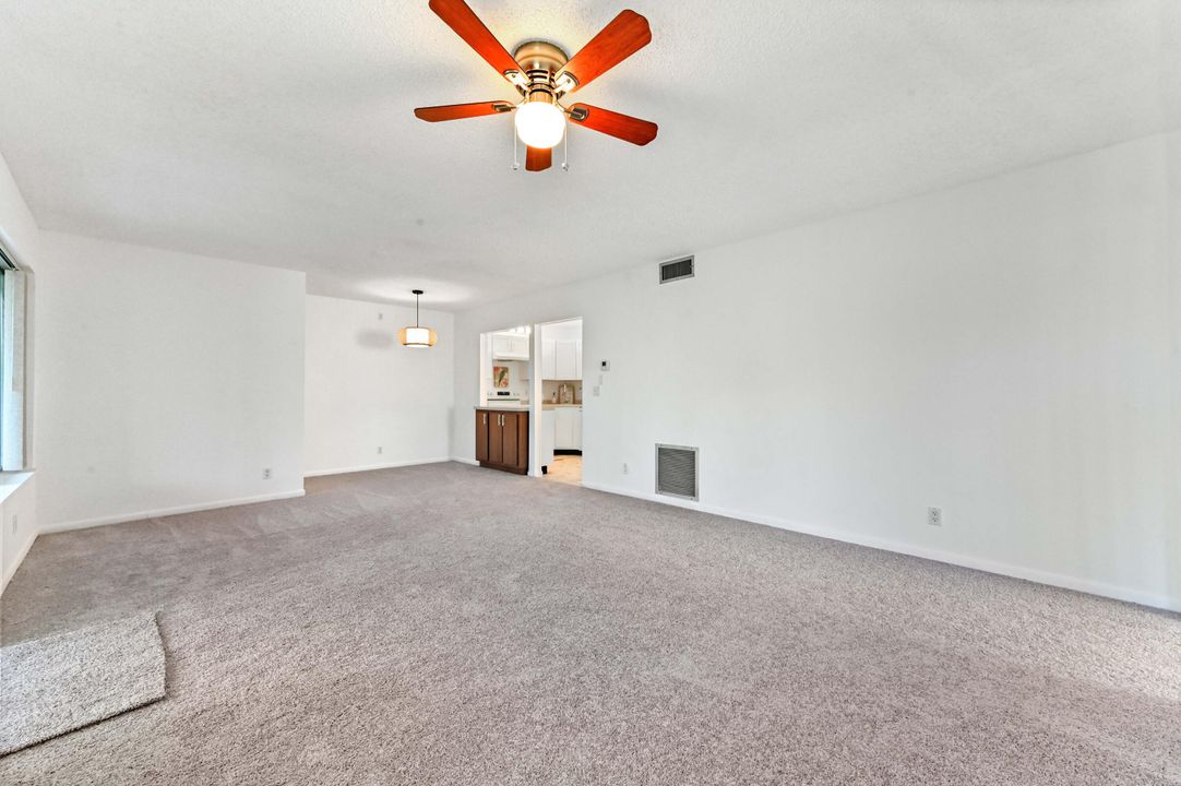 For Sale: $189,000 (2 beds, 2 baths, 924 Square Feet)