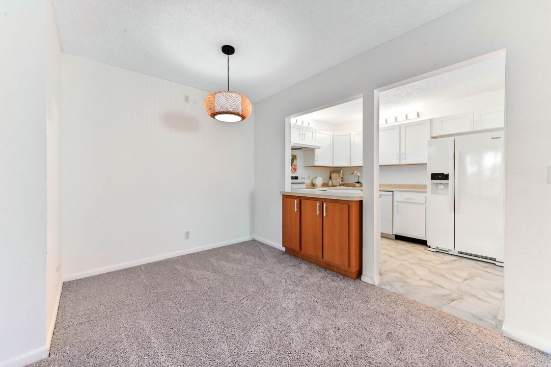 For Sale: $189,000 (2 beds, 2 baths, 924 Square Feet)