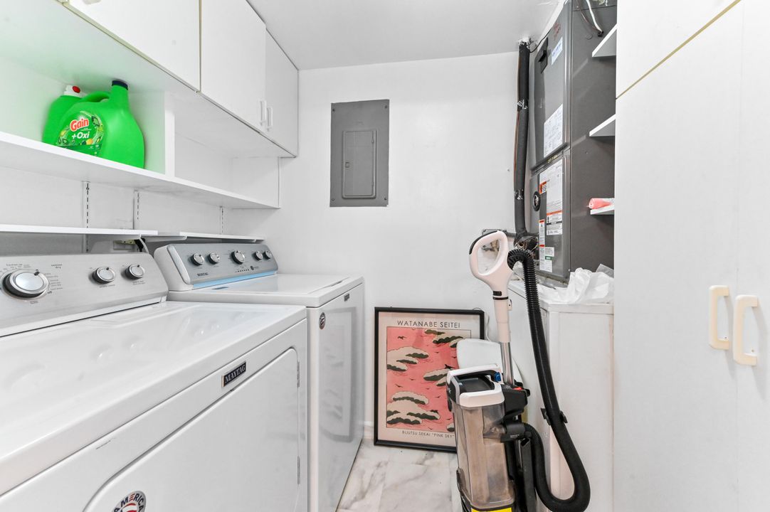 For Sale: $189,000 (2 beds, 2 baths, 924 Square Feet)