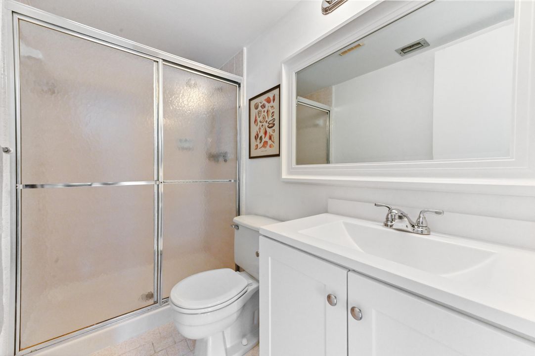 For Sale: $189,000 (2 beds, 2 baths, 924 Square Feet)