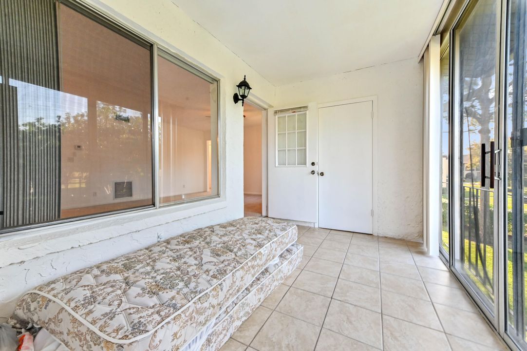 For Sale: $189,000 (2 beds, 2 baths, 924 Square Feet)