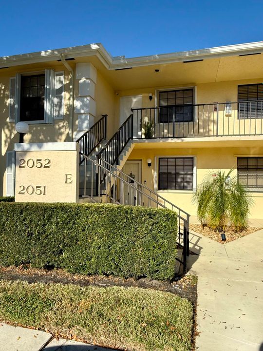 Active With Contract: $2,700 (2 beds, 2 baths, 1178 Square Feet)