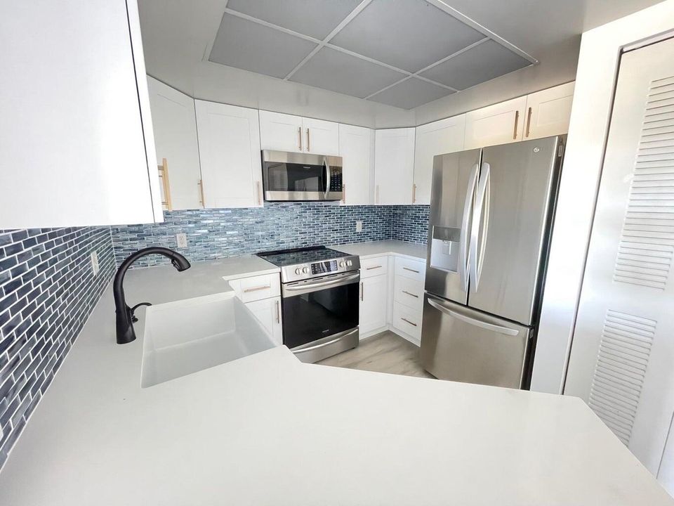 For Sale: $245,000 (2 beds, 2 baths, 1071 Square Feet)