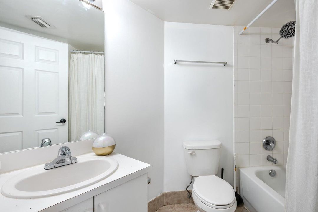 For Sale: $245,000 (2 beds, 2 baths, 1071 Square Feet)