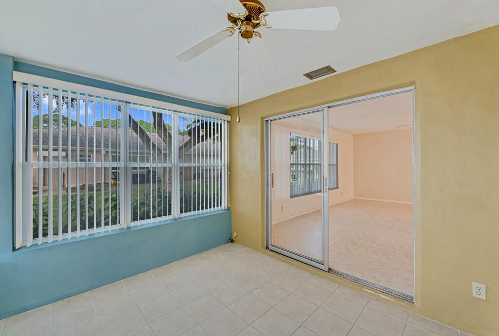 For Sale: $216,000 (2 beds, 2 baths, 1140 Square Feet)