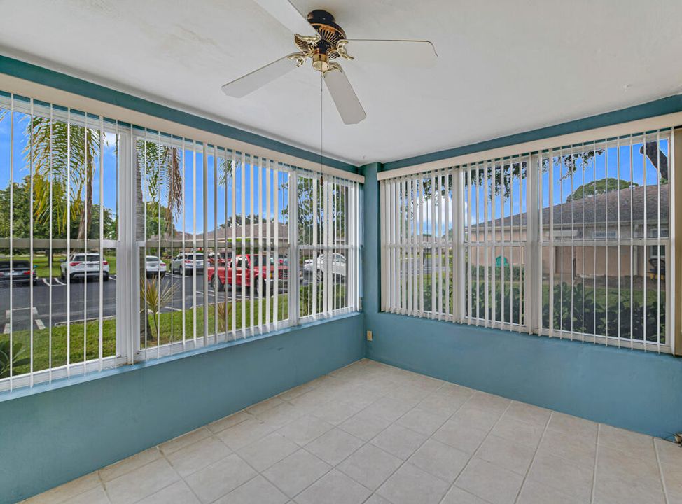 For Sale: $216,000 (2 beds, 2 baths, 1140 Square Feet)