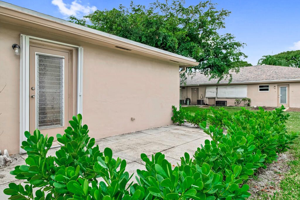 For Sale: $216,000 (2 beds, 2 baths, 1140 Square Feet)