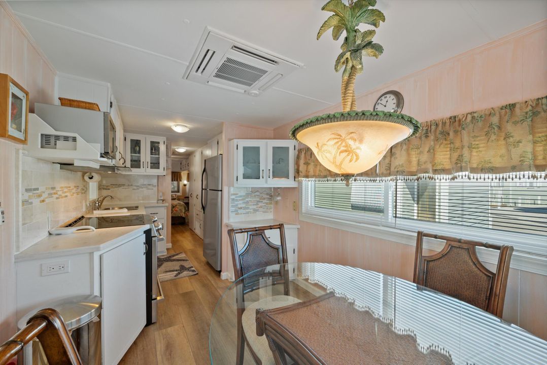 For Sale: $299,999 (2 beds, 1 baths, 649 Square Feet)