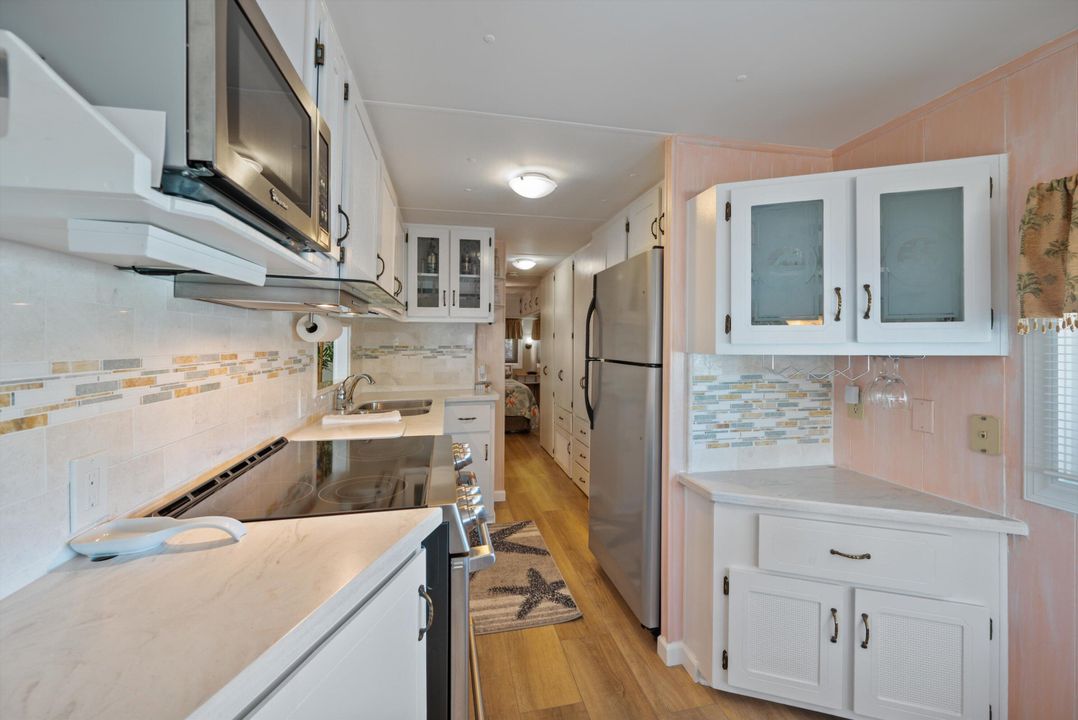 For Sale: $299,999 (2 beds, 1 baths, 649 Square Feet)