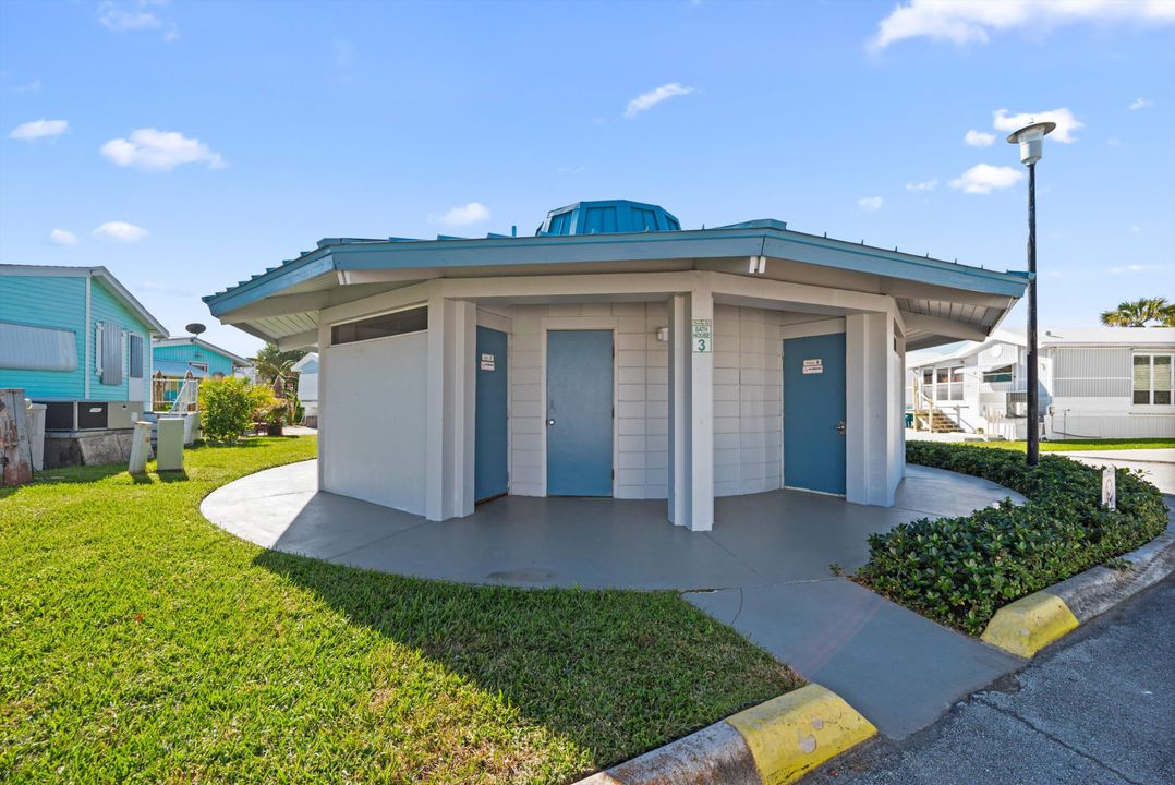 For Sale: $299,999 (2 beds, 1 baths, 649 Square Feet)