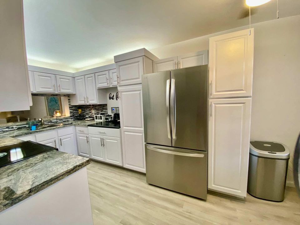 Active With Contract: $2,700 (2 beds, 2 baths, 1178 Square Feet)