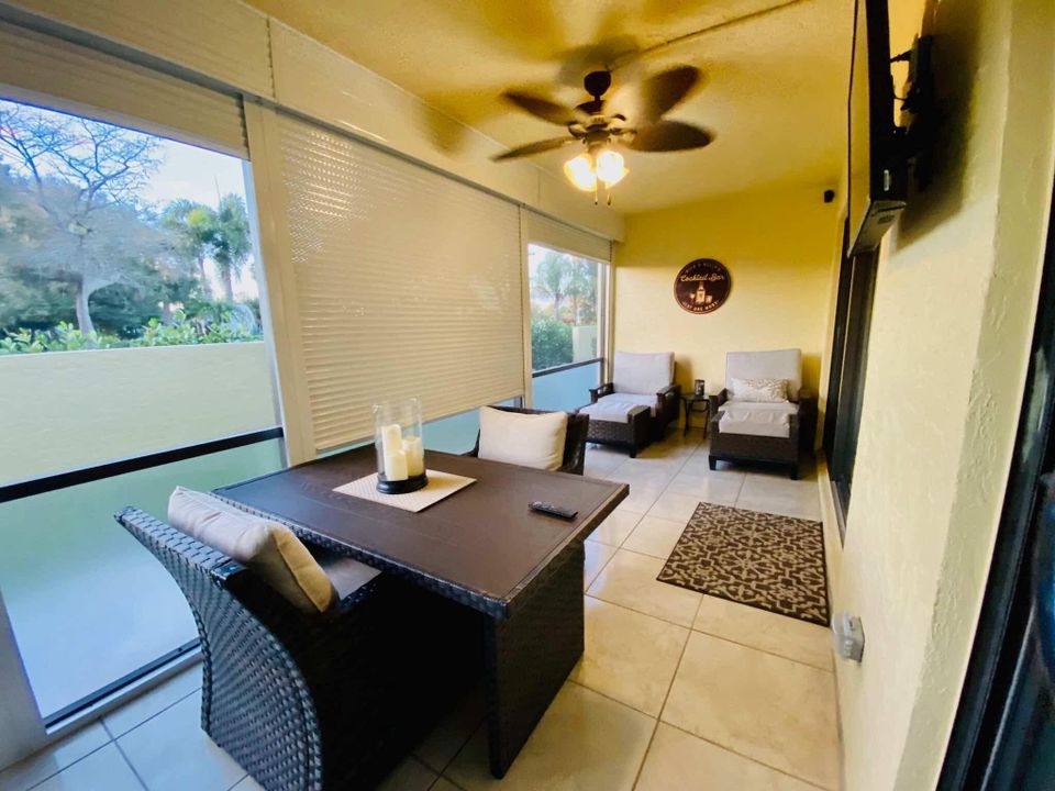 Active With Contract: $2,700 (2 beds, 2 baths, 1178 Square Feet)