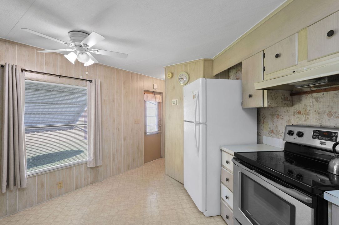 For Sale: $165,000 (2 beds, 2 baths, 840 Square Feet)