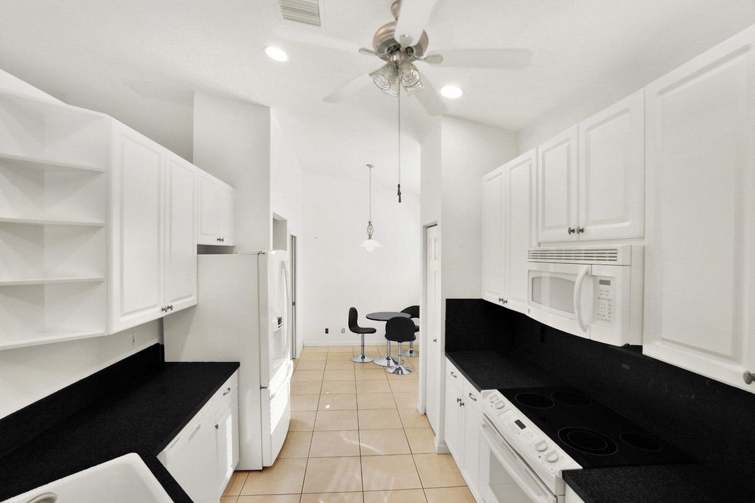 For Sale: $335,000 (3 beds, 2 baths, 1661 Square Feet)