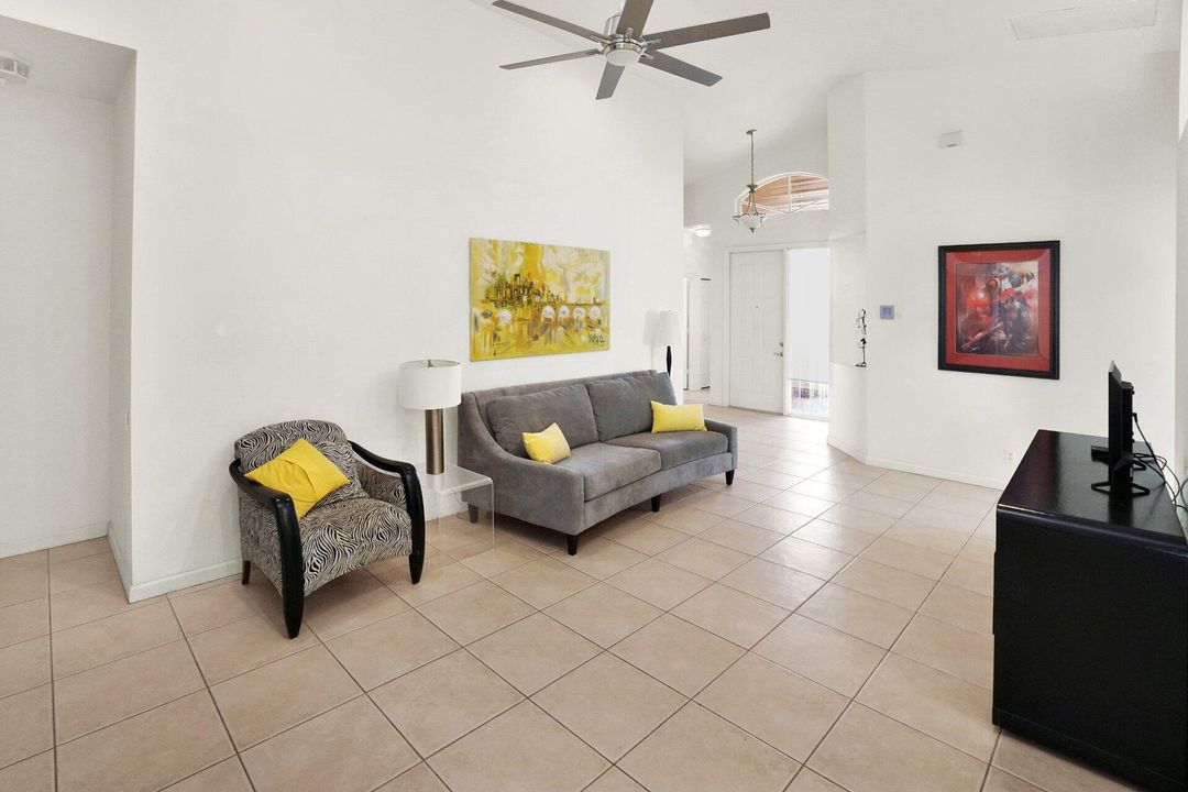 For Sale: $335,000 (3 beds, 2 baths, 1661 Square Feet)