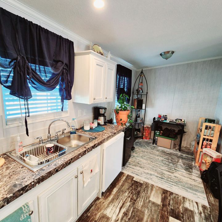 For Sale: $110,000 (3 beds, 2 baths, 1200 Square Feet)