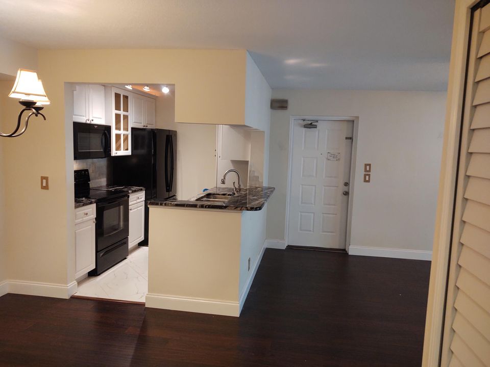 For Rent: $1,850 (2 beds, 2 baths, 1018 Square Feet)