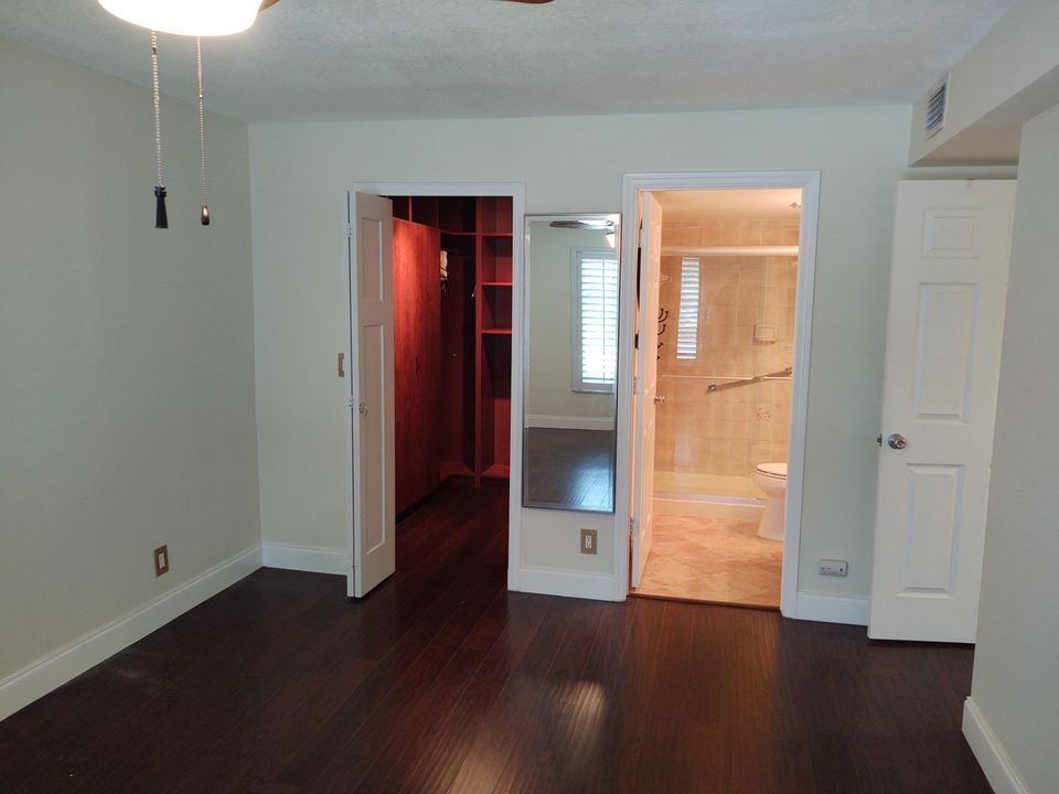 For Rent: $1,850 (2 beds, 2 baths, 1018 Square Feet)