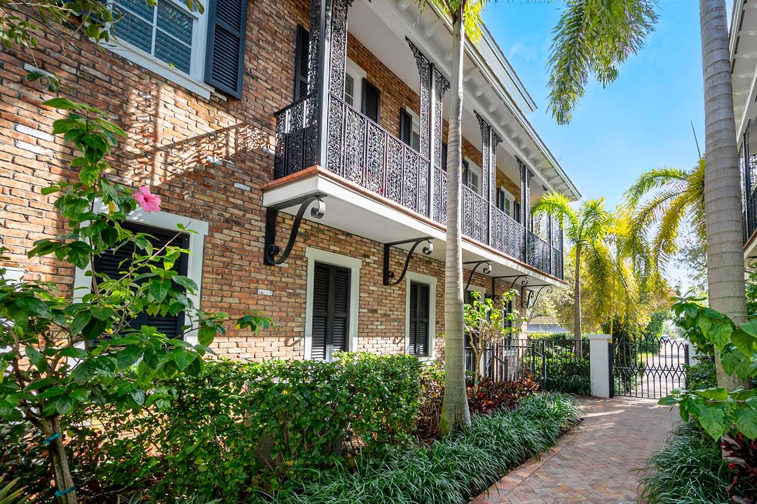 For Sale: $1,950,000 (3 beds, 3 baths, 2401 Square Feet)