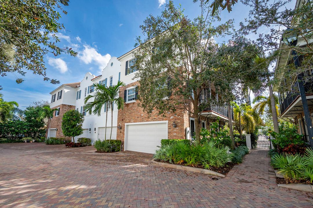 For Sale: $1,950,000 (3 beds, 3 baths, 2401 Square Feet)