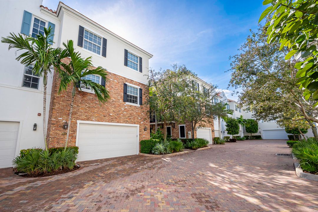 For Sale: $1,950,000 (3 beds, 3 baths, 2401 Square Feet)