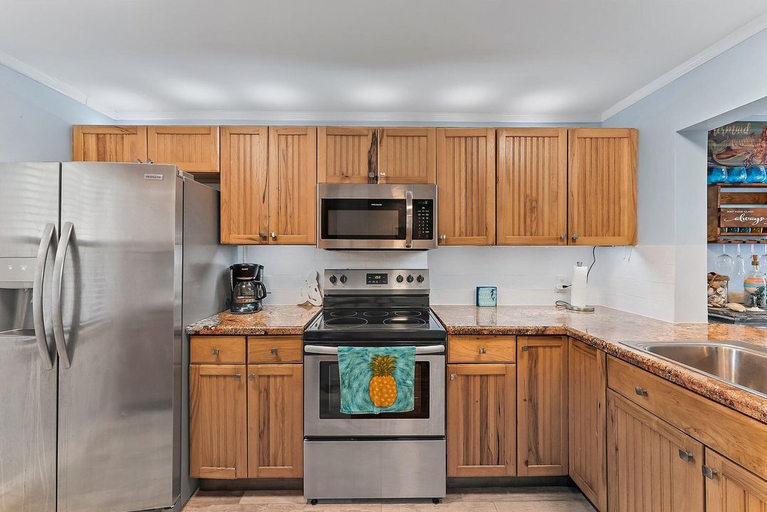 For Sale: $415,000 (2 beds, 2 baths, 1044 Square Feet)