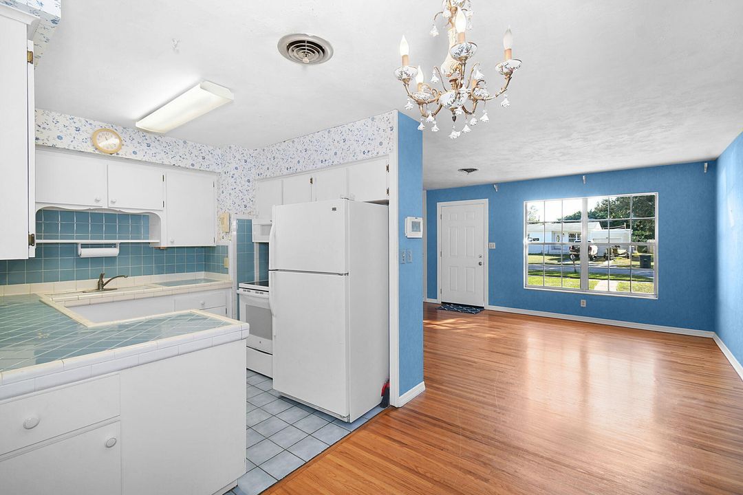 For Sale: $280,000 (3 beds, 2 baths, 1446 Square Feet)