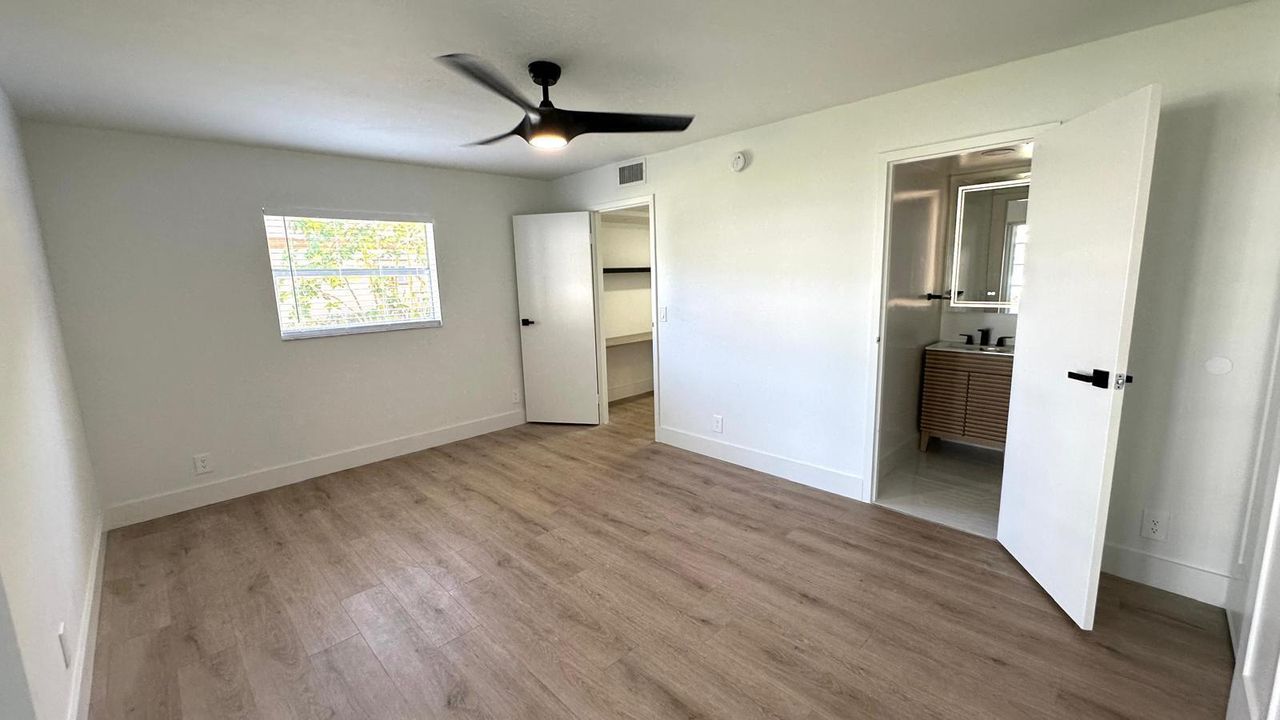 Active With Contract: $1,675 (1 beds, 1 baths, 720 Square Feet)