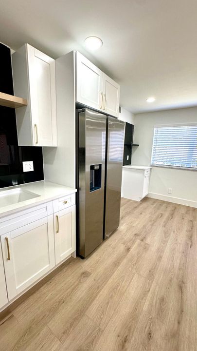 Active With Contract: $1,675 (1 beds, 1 baths, 720 Square Feet)