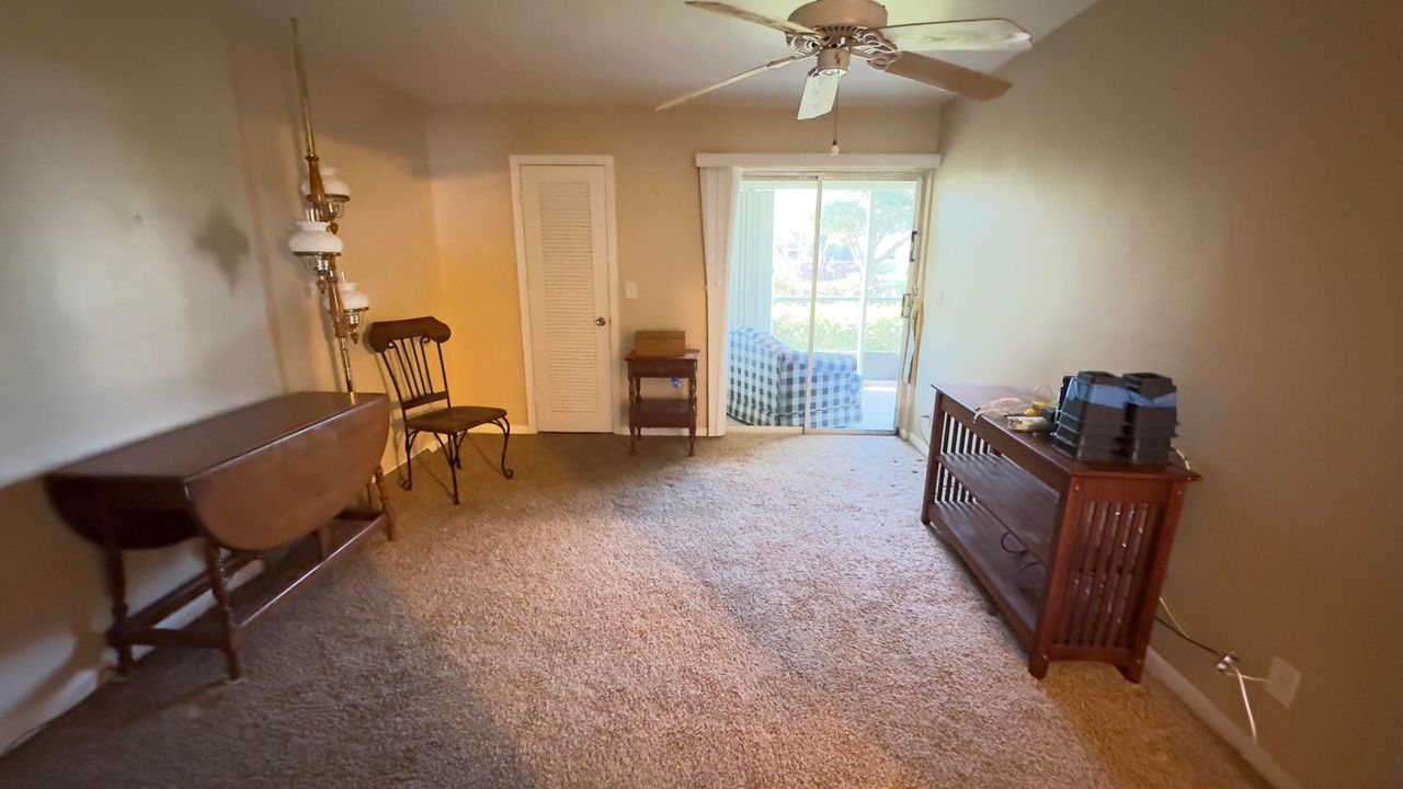 For Sale: $283,000 (2 beds, 2 baths, 886 Square Feet)