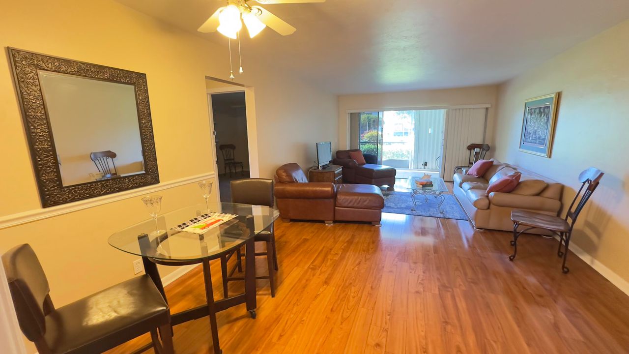 For Sale: $283,000 (2 beds, 2 baths, 886 Square Feet)