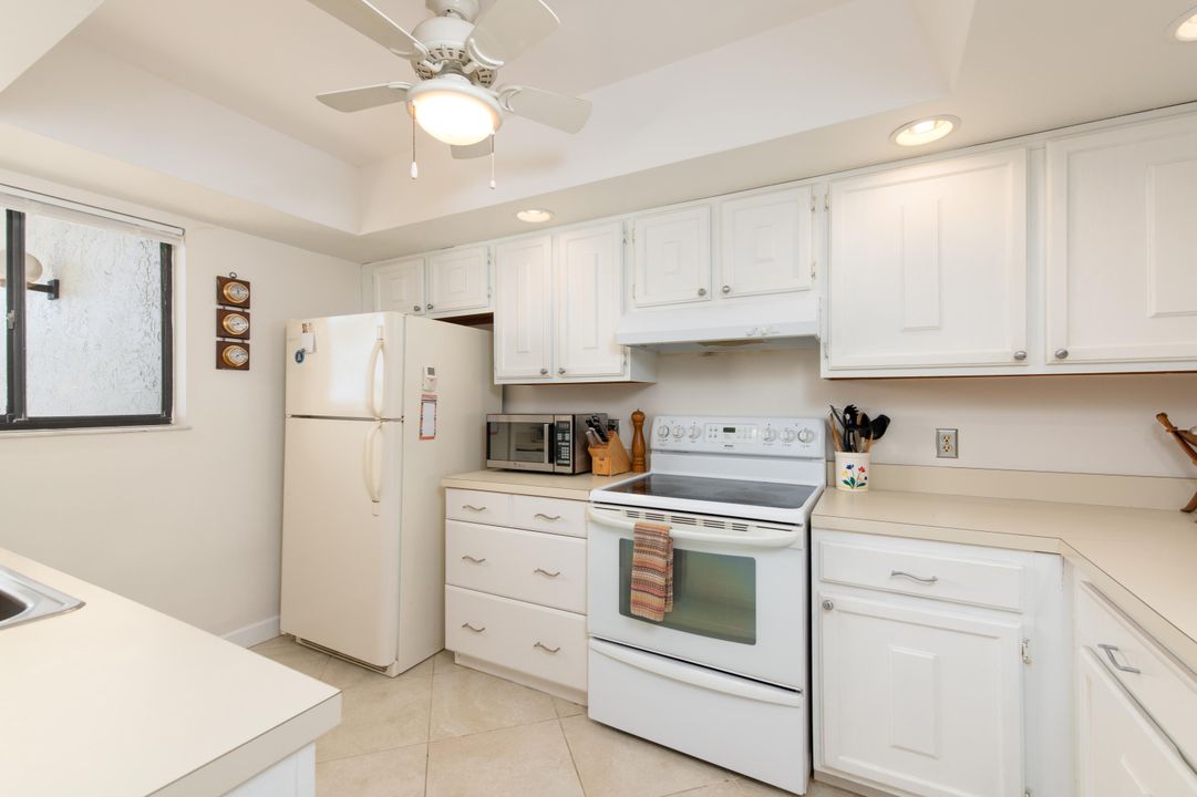 For Sale: $339,000 (2 beds, 2 baths, 1289 Square Feet)