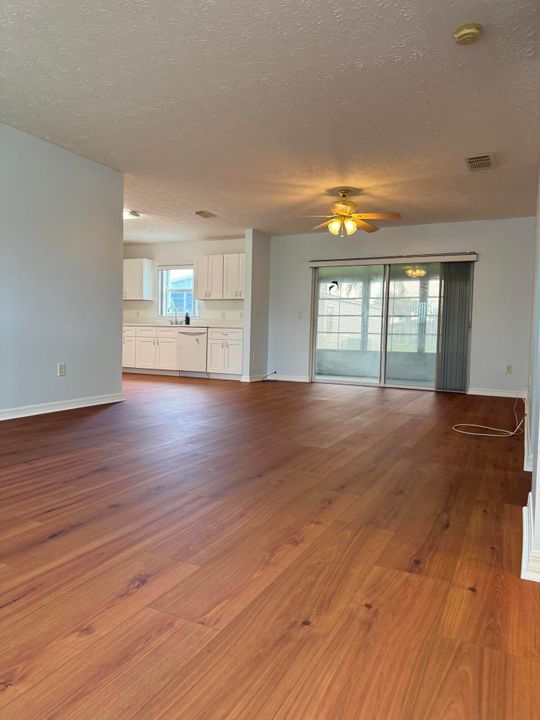 For Sale: $145,000 (2 beds, 2 baths, 1135 Square Feet)