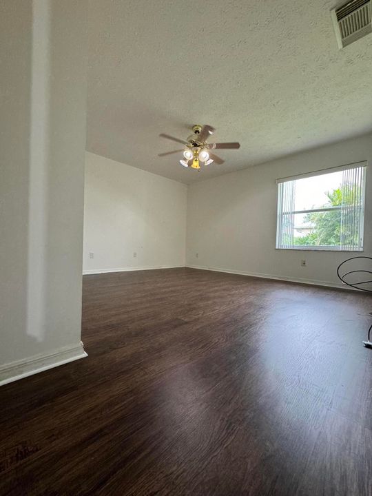 For Sale: $145,000 (2 beds, 2 baths, 1135 Square Feet)