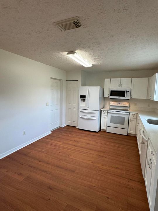 For Sale: $145,000 (2 beds, 2 baths, 1135 Square Feet)